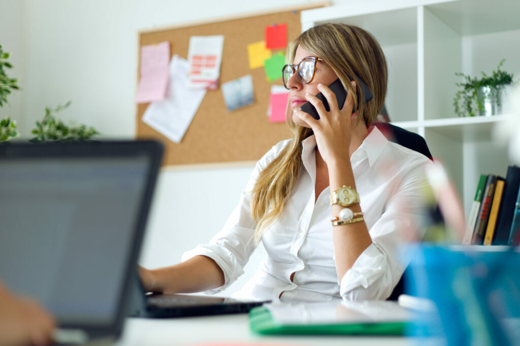 Découvrez comment les données en temps réel et les rapports statistiques transforment la gestion de la téléphonie d'entreprise.